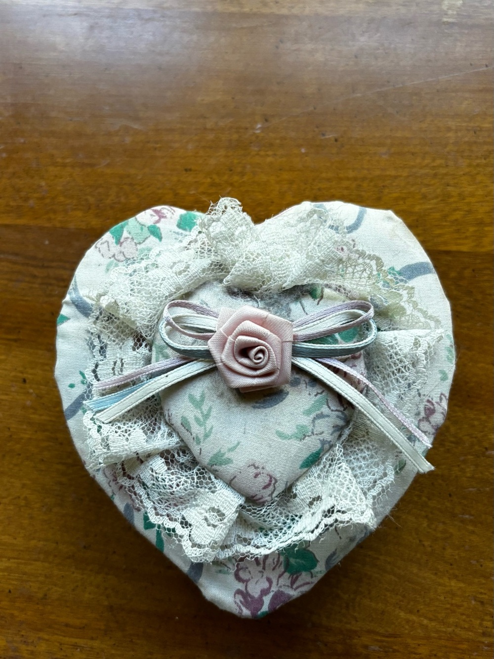 Heart-Shaped Floral Hair Accessory with Pink Rose Accent